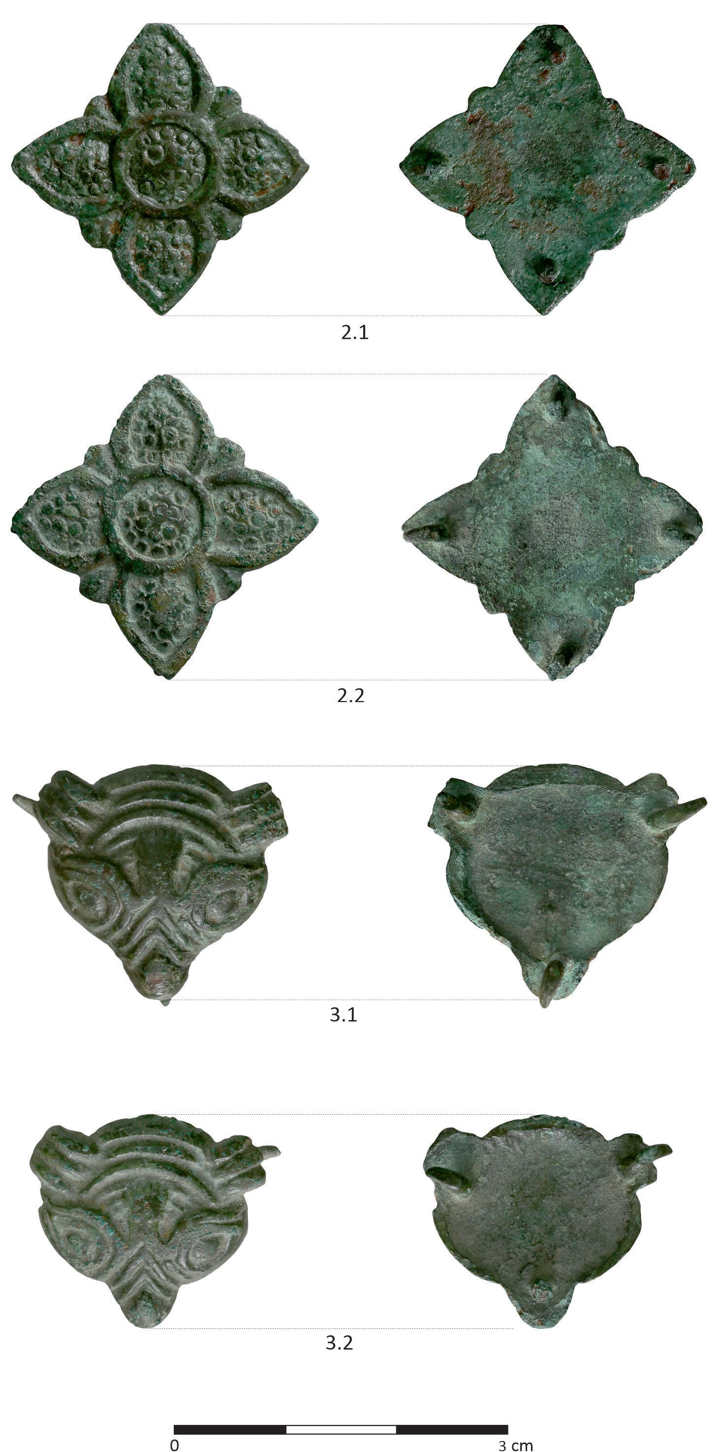 Plate 6. Cluj-Napoca-Plugarilor street, grave no. 25: 2.1–3.2 (Photo by S. Odenie).